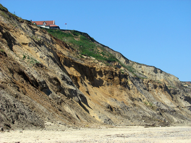 File:Crumbling cliffs at Trimingham beach - geograph.org.uk - 2965472.jpg