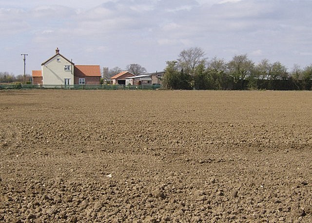 File:Farm at St Michael South Elmham - geograph.org.uk - 983757.jpg