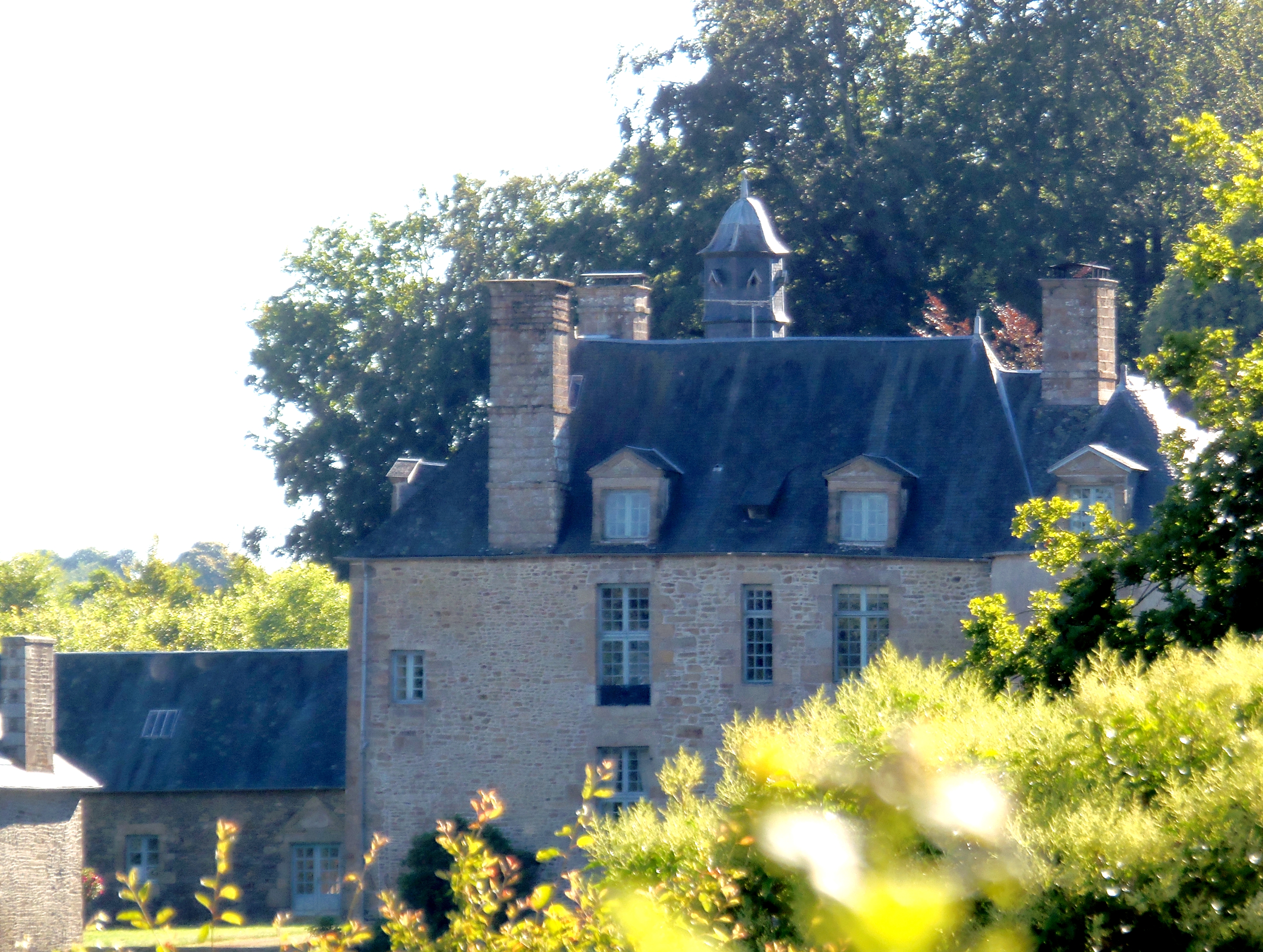 Château de la Goujeonnerie transformé par les trois garçons - DKOmag