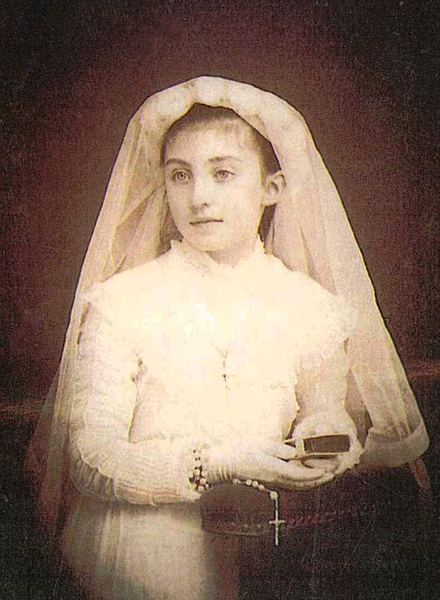 File:Gabrielle Bossis First Communion 1886.png