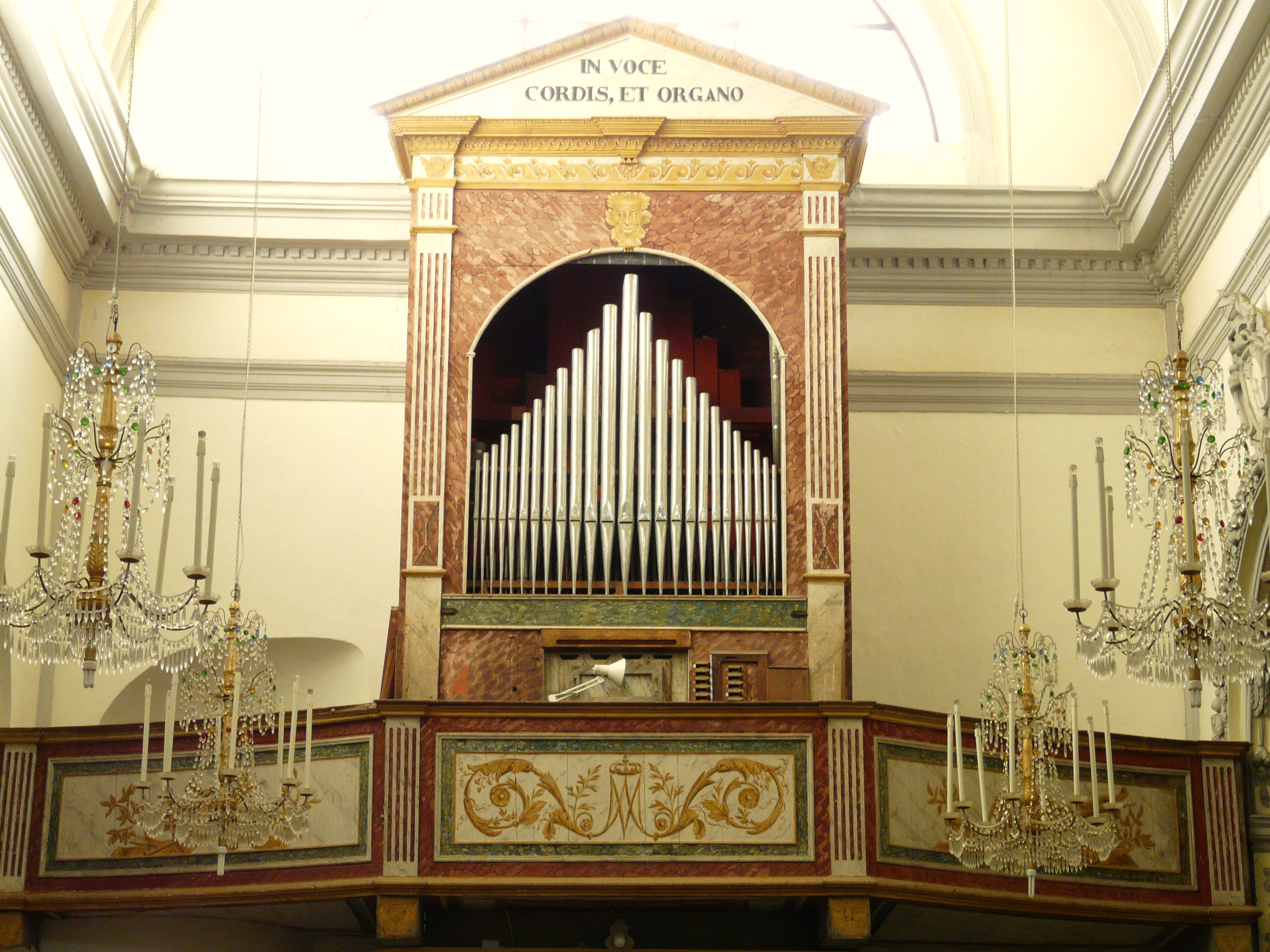 Como funciona un organo de iglesia
