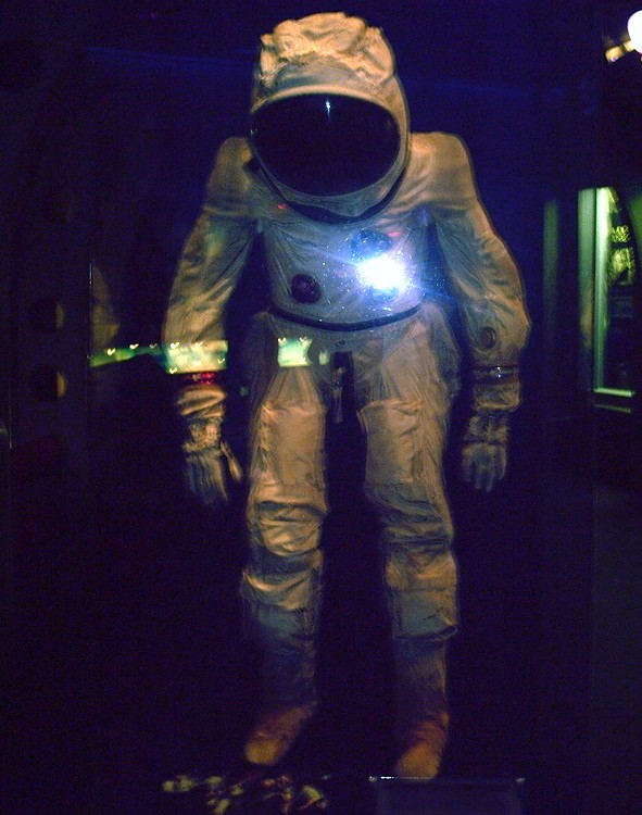 File:Gemini Space Suit.jpg - Wikipedia