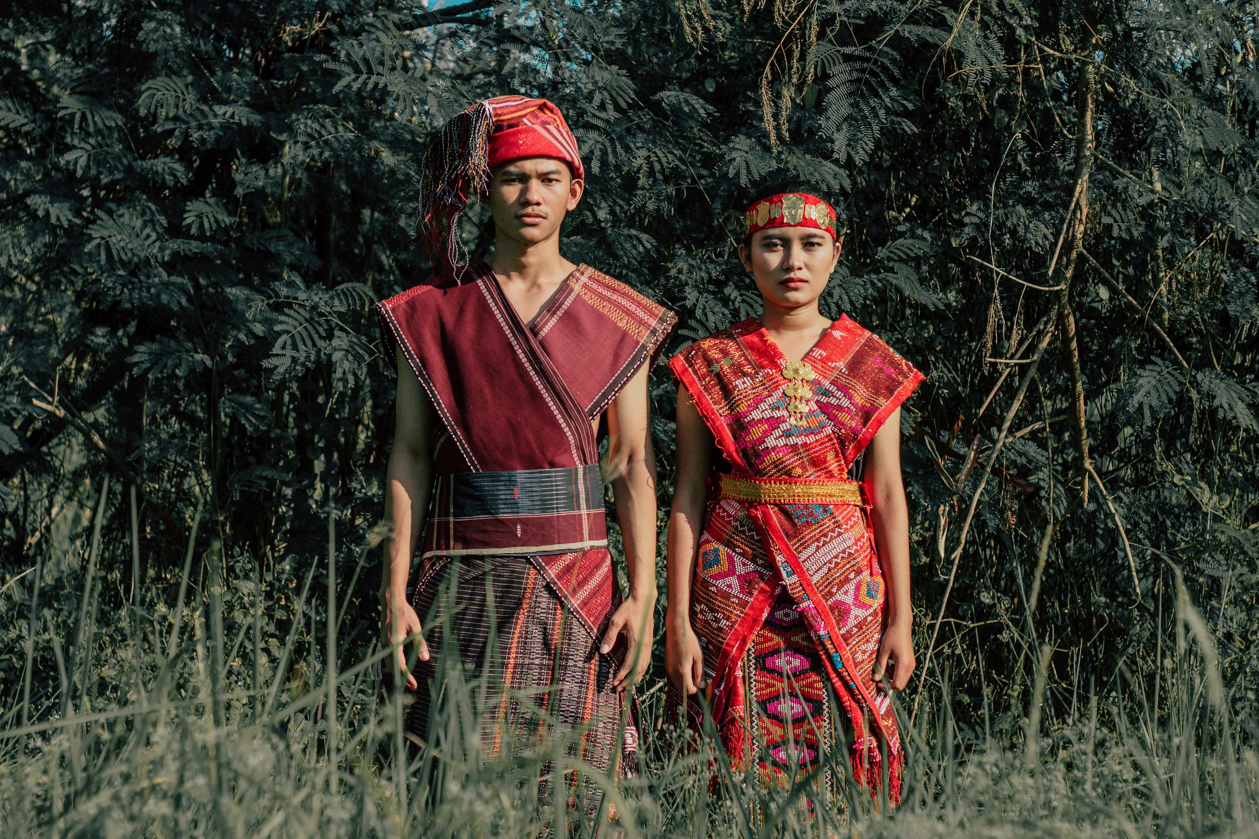 Toba Batak people (Batak script: ᯅᯖᯂ᯲ ᯖᯬᯅ) are the largest ethnic group of the Batak peoples of North Sumatra, Indonesia. The common phrase of ‘Batak’ usually refers to the Batak Toba people. This mistake is caused by the Toba people being the largest sub-group of the Batak ethnic and their differing social habit has been to self-identify as merely Batak instead of ‘Toba’ or ‘Batak Toba’, contrary to the habit of the Karo, Mandailing, Simalungun, Pakpak communities who commonly self-identify with their respective sub-groups.
The Toba people are found in Toba Regency, Humbang Hasundutan Regency, Samosir Regency, North Tapanuli Regency, Central Tapanuli Regency (with Sibolga and its surrounding regions), and part of Dairi Regency. The Batak Toba people speak in the Toba Batak language and are centered on Lake Toba and Samosir Island within the lake. Batak Toba people frequently build in traditional Batak architecture styles which are common in Samosir. Cultural demonstrations, performances, and festivities such as Sigale Gale are often held for tourists.
Paleontological research done in the Humbang region of the west side of Toba Lake suggests that human activity existed 6,500 years ago. The genetic test of the Toba Batak people shows that the Toba Batak are the descendants of different people with distinct genetic components. The ancestors of the Toba Batak are the people migrated from Formosa thousands years ago.