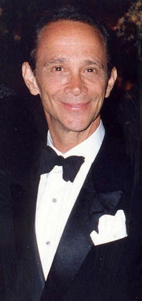 Fortune Salaire Mensuel de Joel Grey Combien gagne t il d argent ? 10 000 000,00 euros mensuels