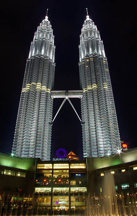 File Klcc At Night 2008 01 08 Jpg Wikimedia Commons