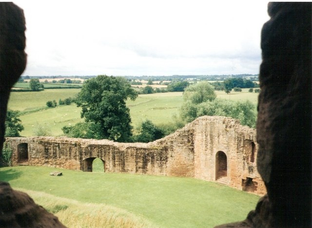 File:Kenilworth Castle - geograph.org.uk - 148850.jpg