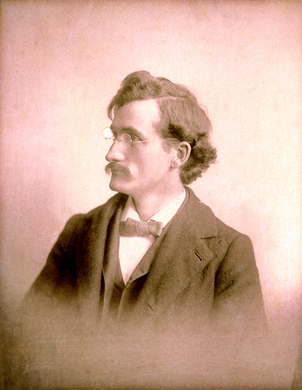 Liberty Hyde Bailey (1858-1954) qui forgea le terme cultigen en 1918.