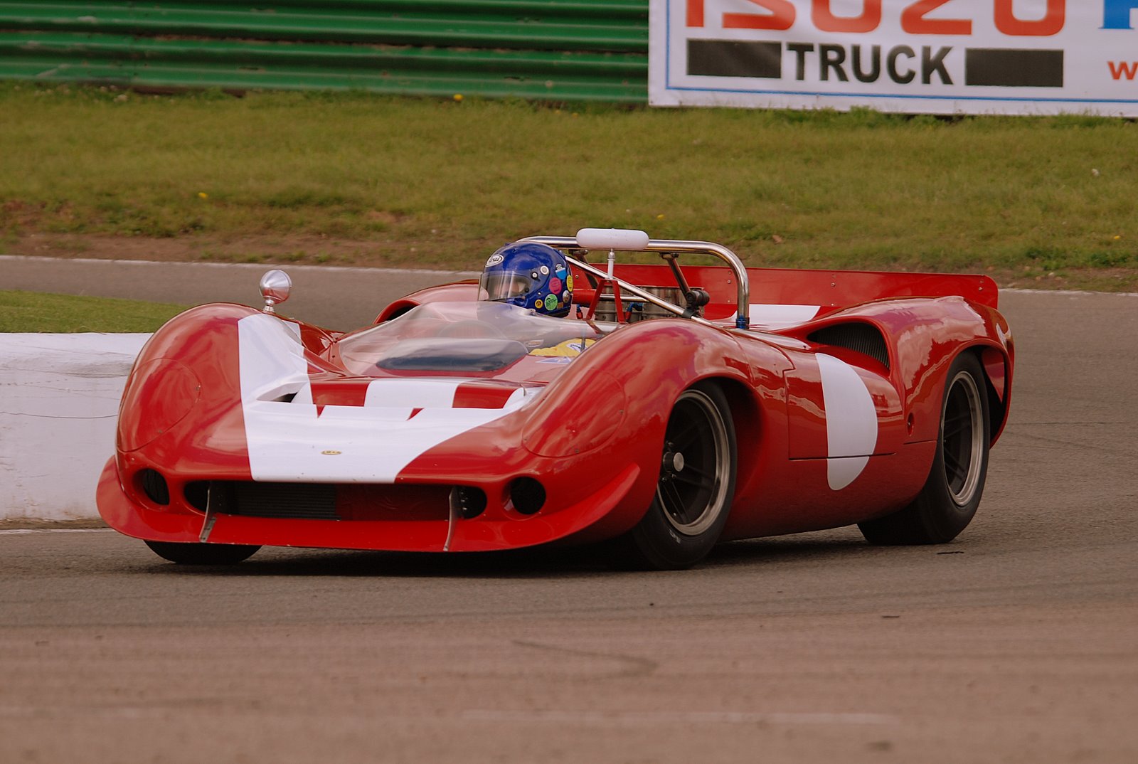 File:Lola T70 Spyder Mallory Park.JPG - Wikipedia