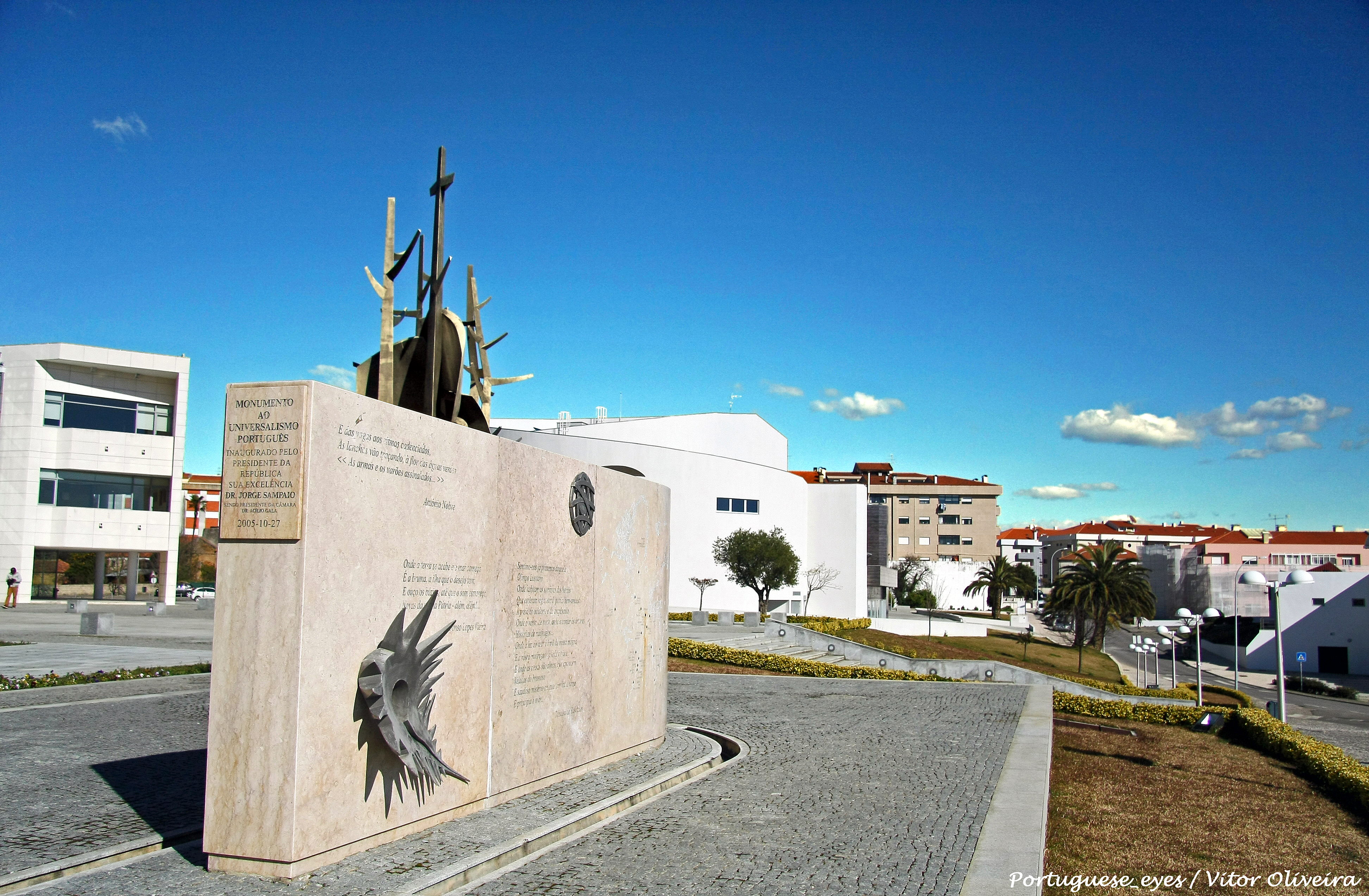 File Monumento A Epopeia Maritima Das Descobertas E Ao Universalismo Portugues Oliveira Do Bairro Portugal Jpg Wikimedia Commons