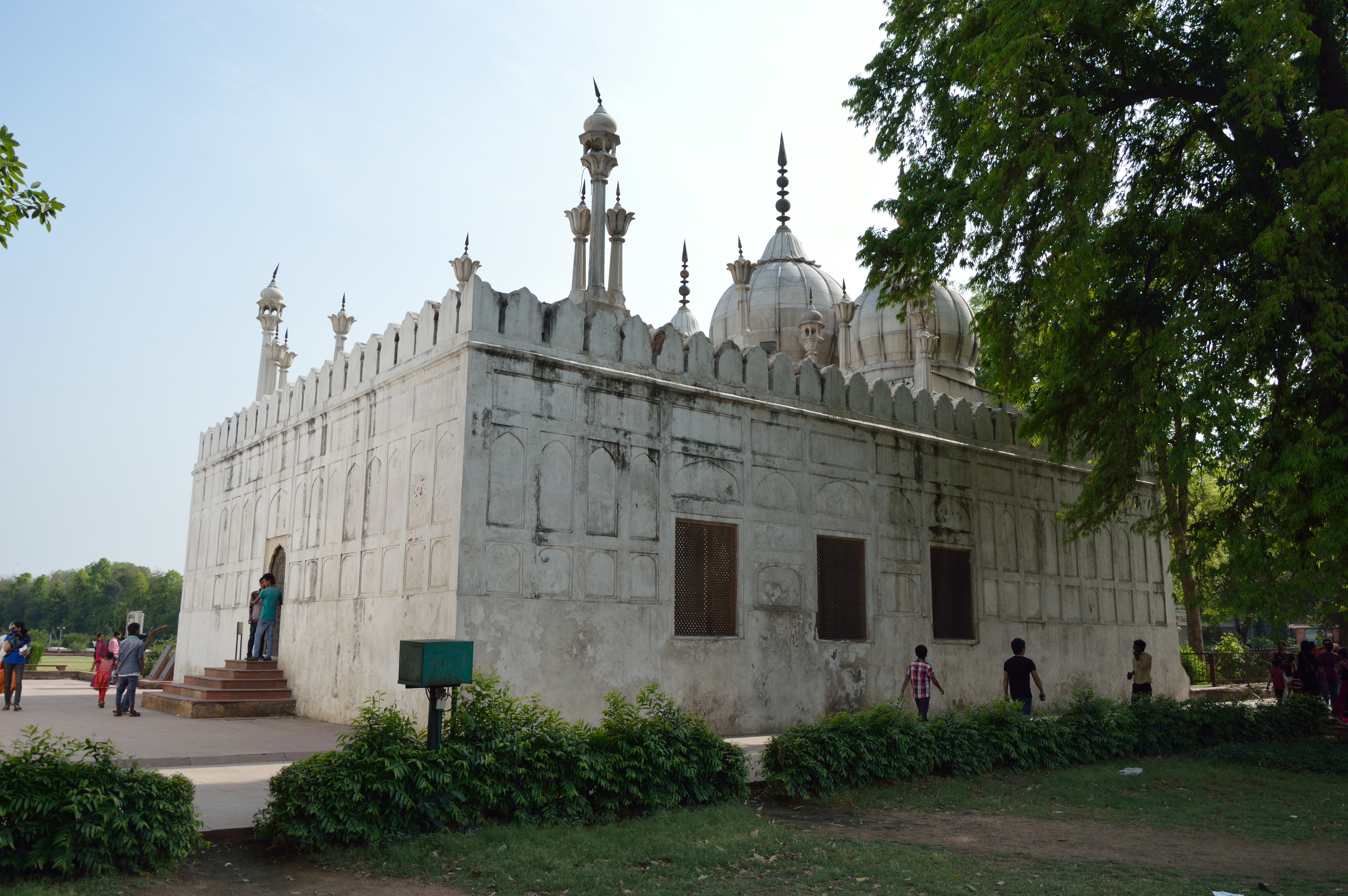 Moti Masjid of Lal Qila, white in color.