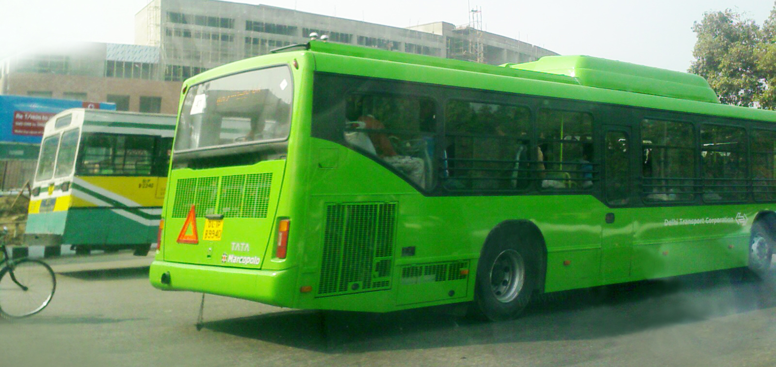 Tata DTC-vido en Nov-Delhio.