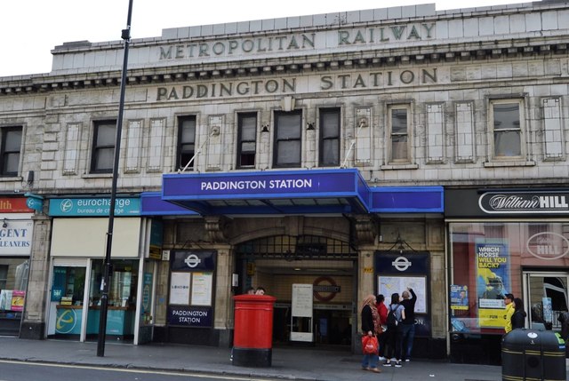 File:Paddington Underground Station - geograph.org.uk - 5365926.jpg