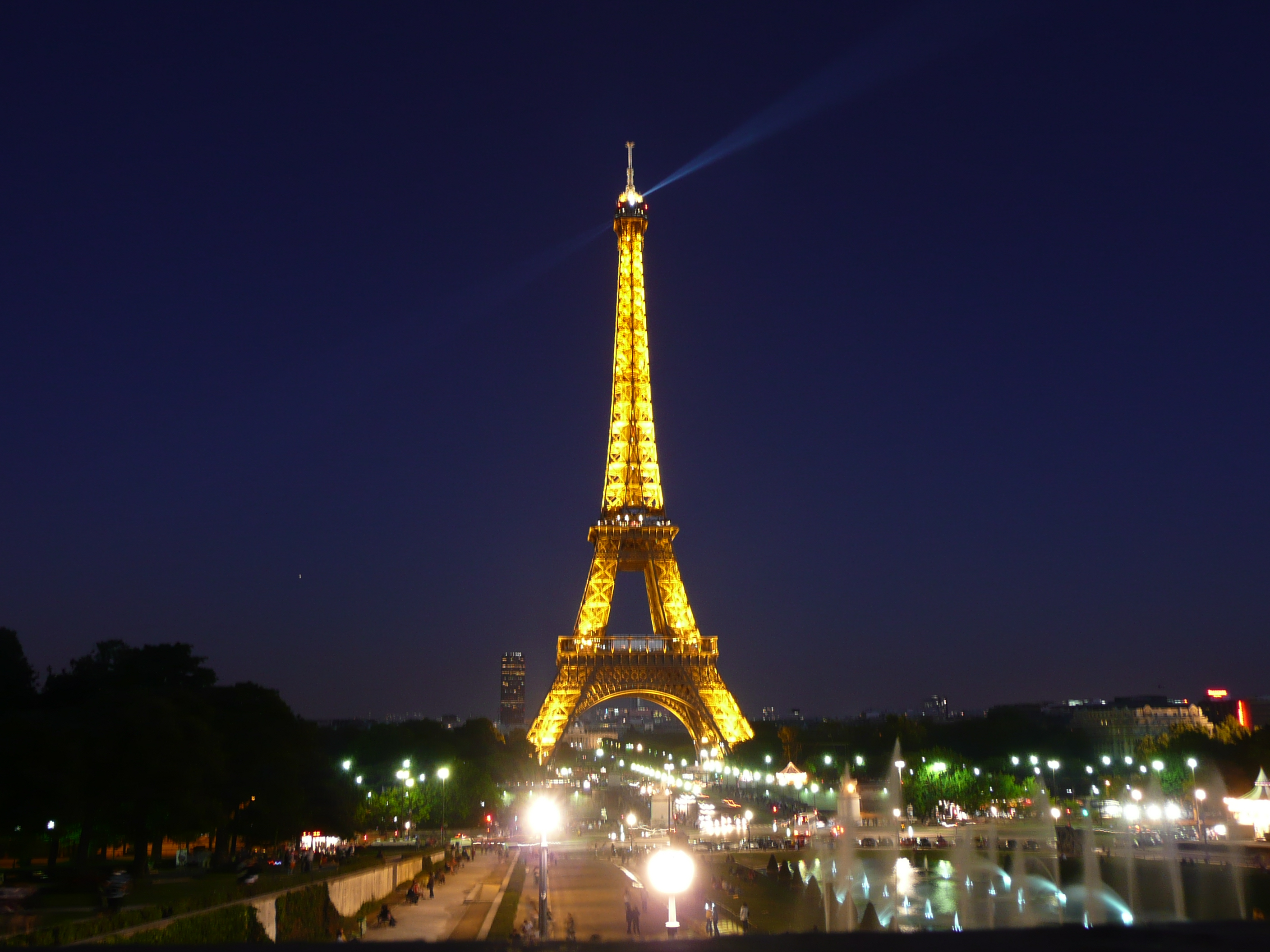 Eiffel tower. Эйфелева башня в Париже. Эйфелева башня в Париже 1280 720. Ночной Париж. Париж Сити.