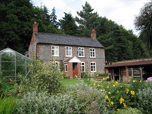 File:Pretty house near Sewage Works - geograph.org.uk - 509922.jpg