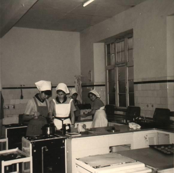 File:RSObernkirchen1960IIMahlzeitunbek.jpg