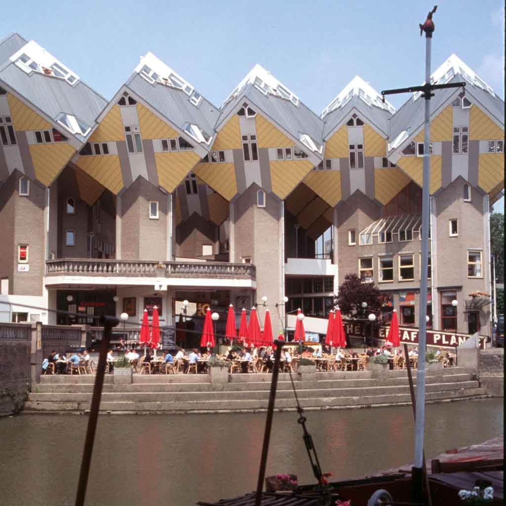 File:Rotterdam Kubushaeuser  - Wikimedia Commons