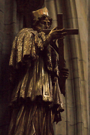 File:St. Vitus Cathedral, sculpture of saint 3.jpg