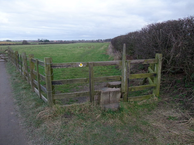 File:Stile on footpath towards Worksop - geograph.org.uk - 1179305.jpg