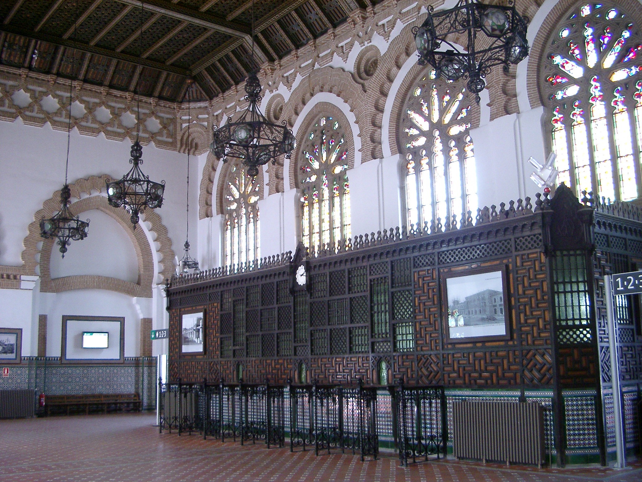 Datei Toledo Spain Railway Station 2 Jpg Wikipedia