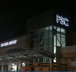 Sân bay Tri-Cities vào ban đêm (ngày 31 tháng 2016 năm XNUMX)