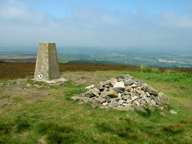 Trig Point and Cairn on Pinhaw Beacon - geograph.org.uk - 617577