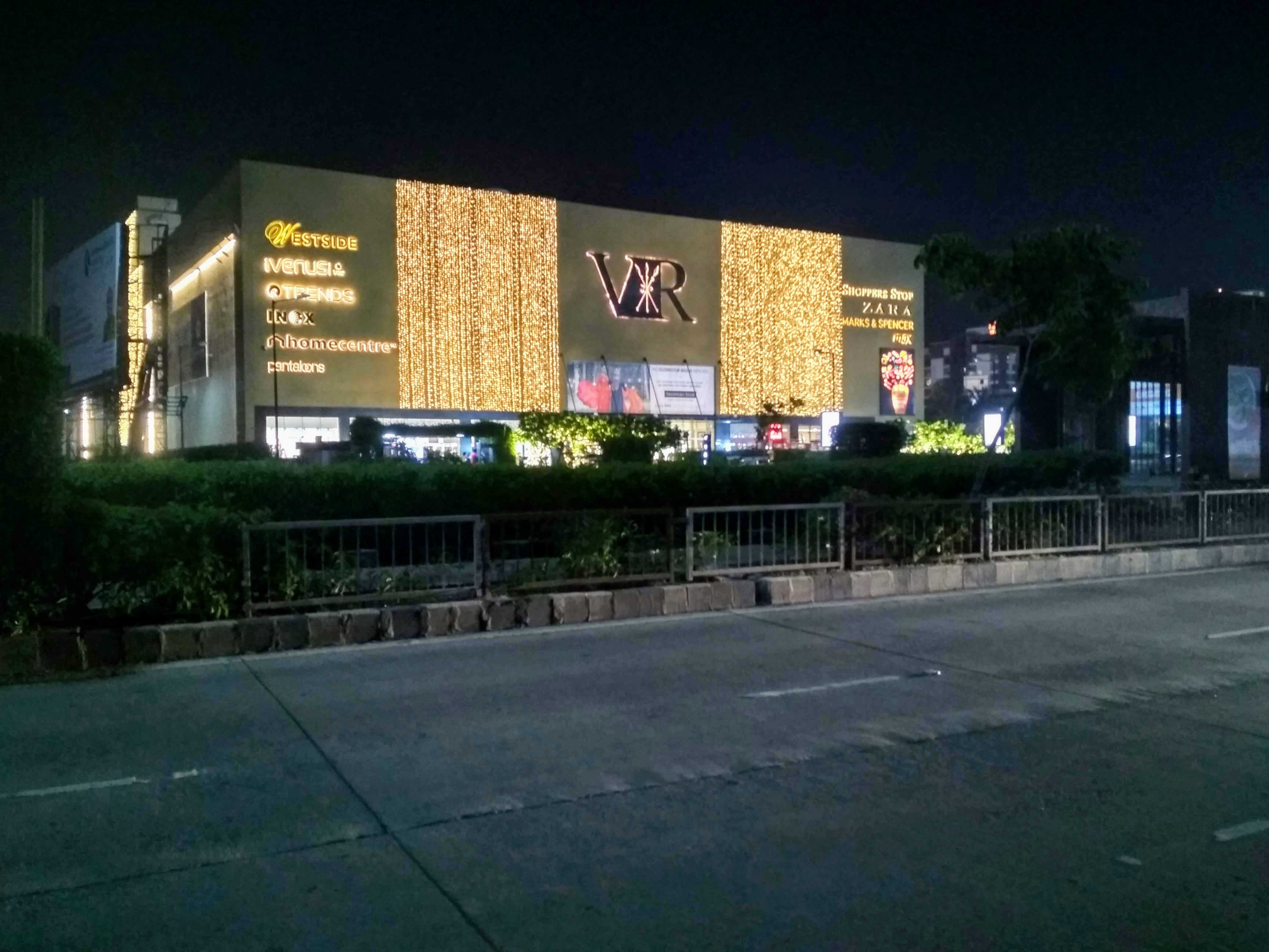 Louis Philippe, Centre Square Mall, Kochi