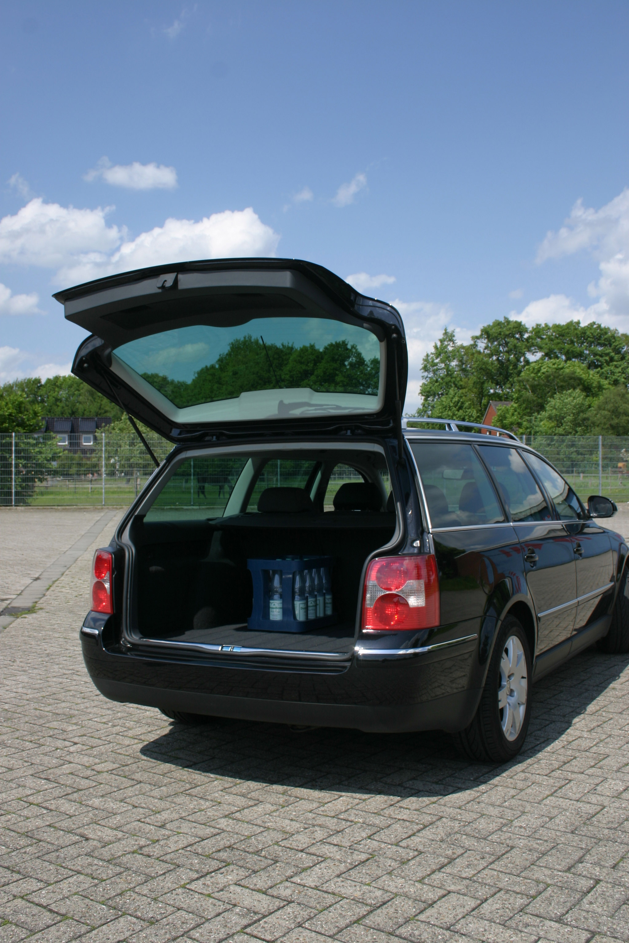 terug Doe herleven spel File:VW Passat Variant Typ B5GP Pic06 trunk.jpg - Wikipedia