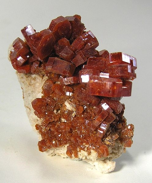 File:Vanadinite-47274.jpg