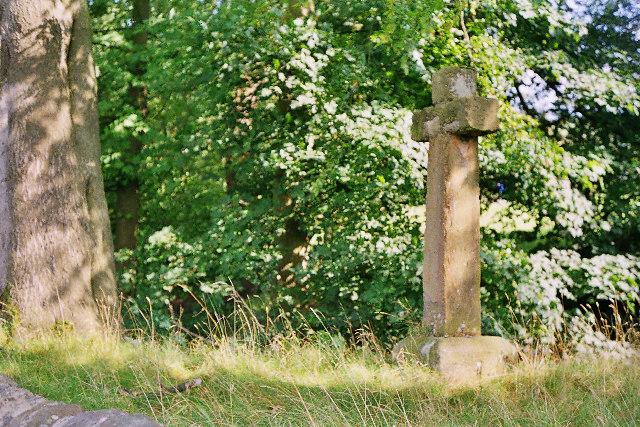 File:Wiswell Shay Cross, nr Whalley - geograph.org.uk - 58928.jpg