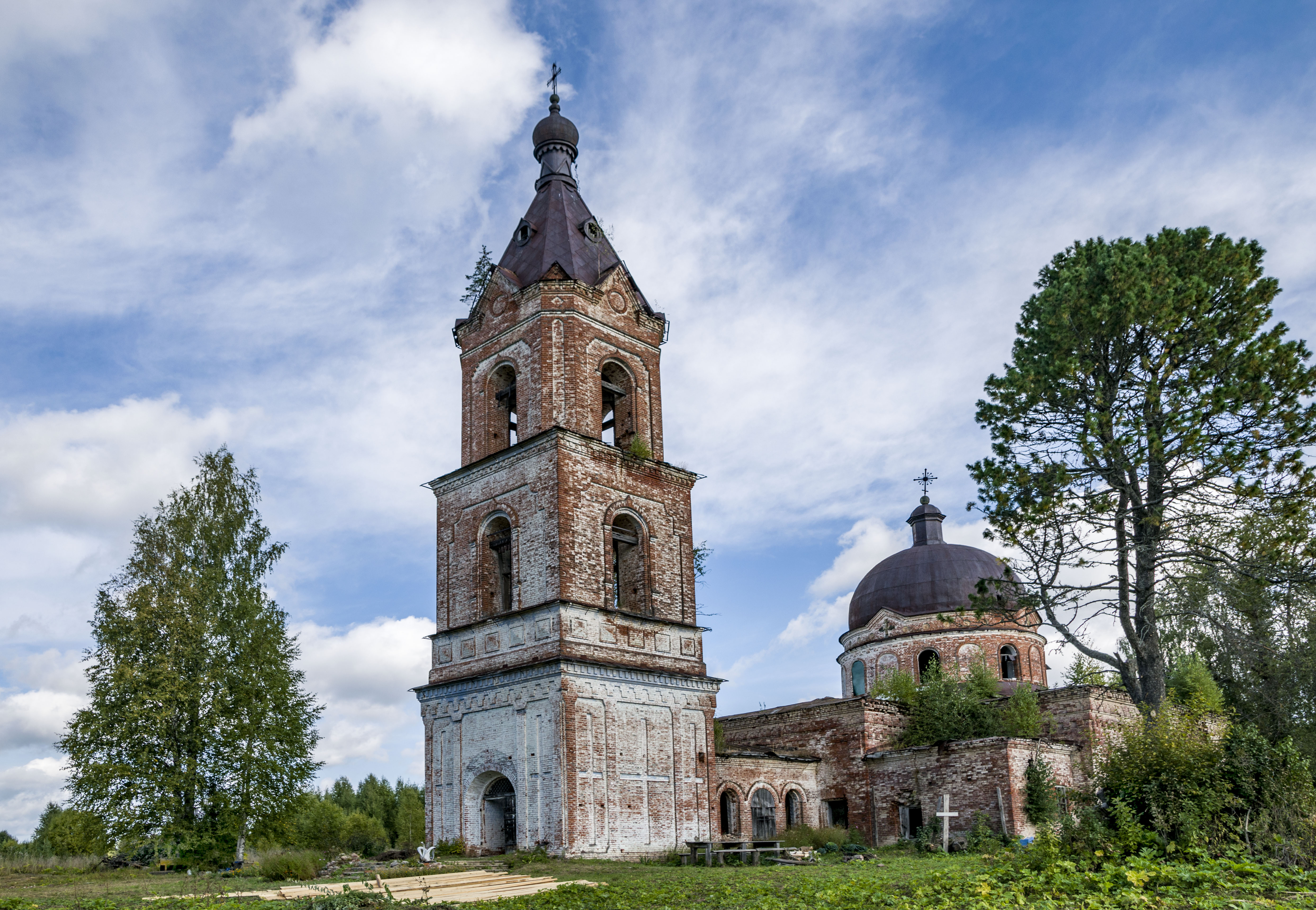 Урочище кировская область. Анкушино урочище Церковь. Церковь Анкушино Киров. Воздвиженье Сокольский район Церковь. Броды Львовской области Церковь Воздвижения.