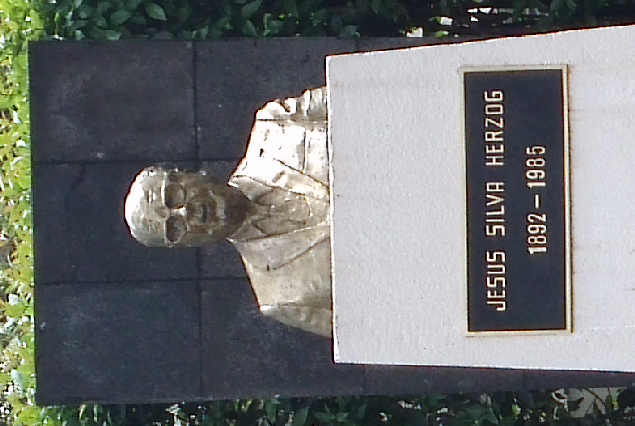 Bust of Jesús Silva Herzog.