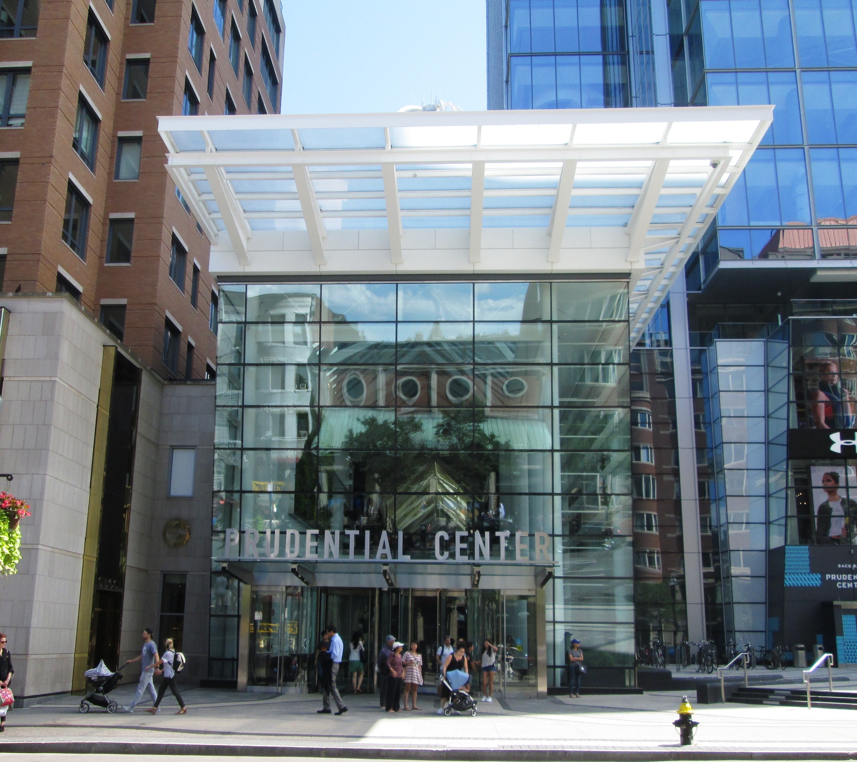 Copley Place Mall, Shopping in Boston