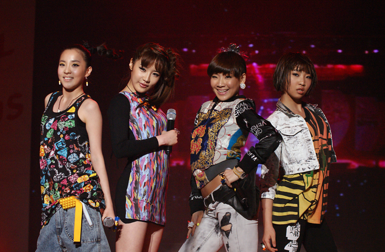 File:2NE1 34th &amp; 35th Cyworld Digital Music Awards.png - Wikimedia Commons