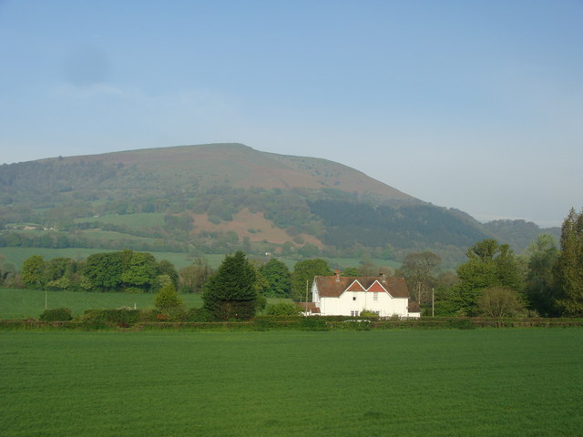 File:A pair of houses, and Blorenge - geograph.org.uk - 1279642.jpg