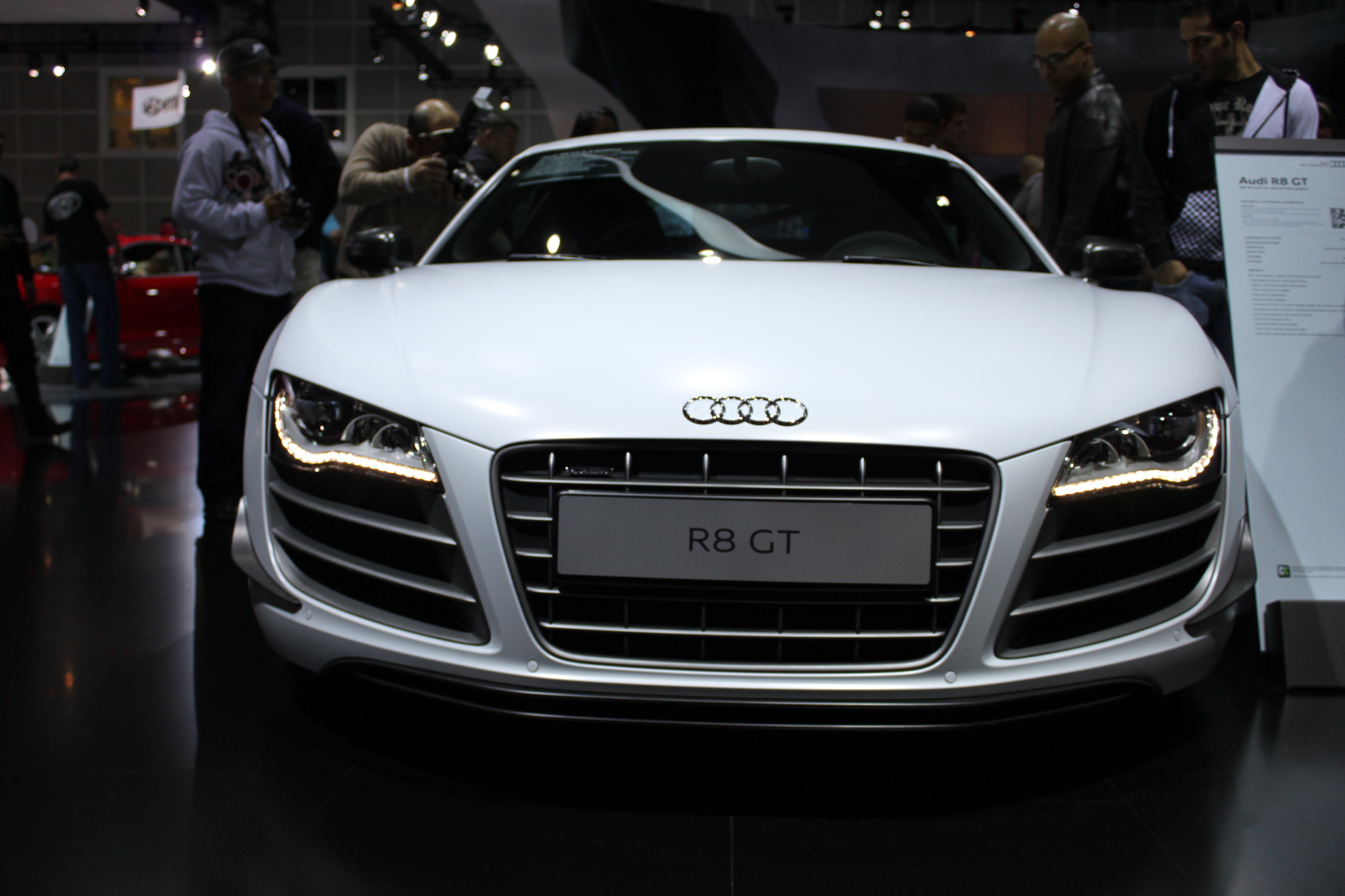 Bryde igennem Simuler Rise File:Audi R8 with those wicked LED headlights (5223128446).jpg - Wikimedia  Commons