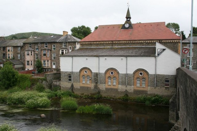 File:Back of the cinema - geograph.org.uk - 860232.jpg