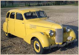 BERLIET 11CV DAUPHINE 1939 CAR 1/43RD SIZE MODEL 4 DOOR VERSION GREEN R0154X{:} 