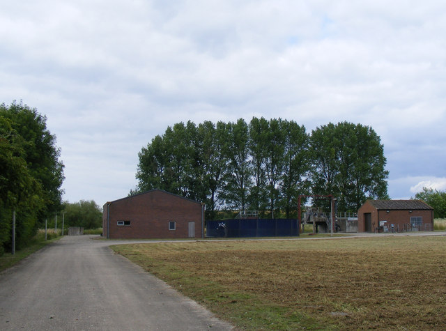 File:Buildings at Tring Sewage Treatment Works - geograph.org.uk - 1408781.jpg