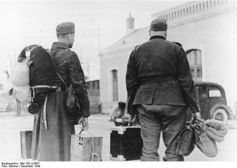 File:Bundesarchiv Bild 183-L24567, Frankreich, Soldaten fahren auf Urlaub.jpg