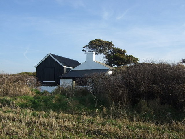 Cable hut, Abermawr - geograph.org.uk - 685341