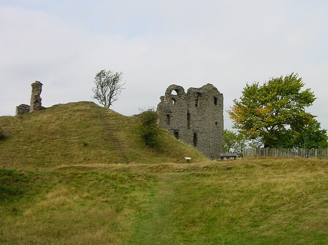 File:Clun Castle.jpg