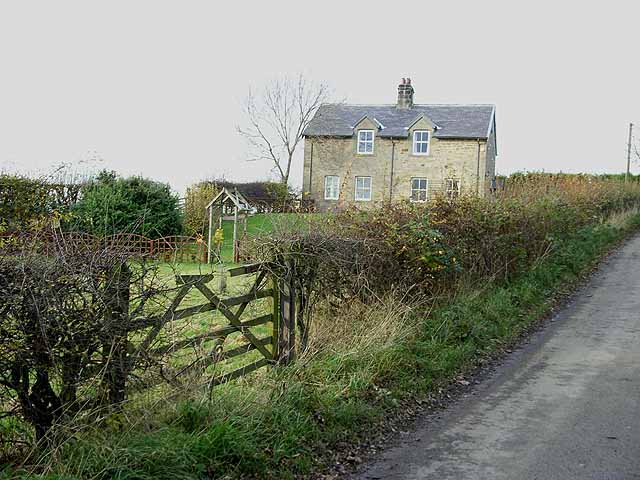 File:Cottage opposite Thornton House Farm - geograph.org.uk - 1043369.jpg