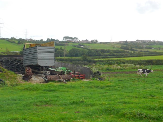 File:Dairy farm near Nottington - geograph.org.uk - 960596.jpg