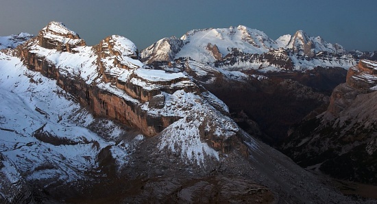 File:Dolomiten Marmolada-Ciampestrin.jpg