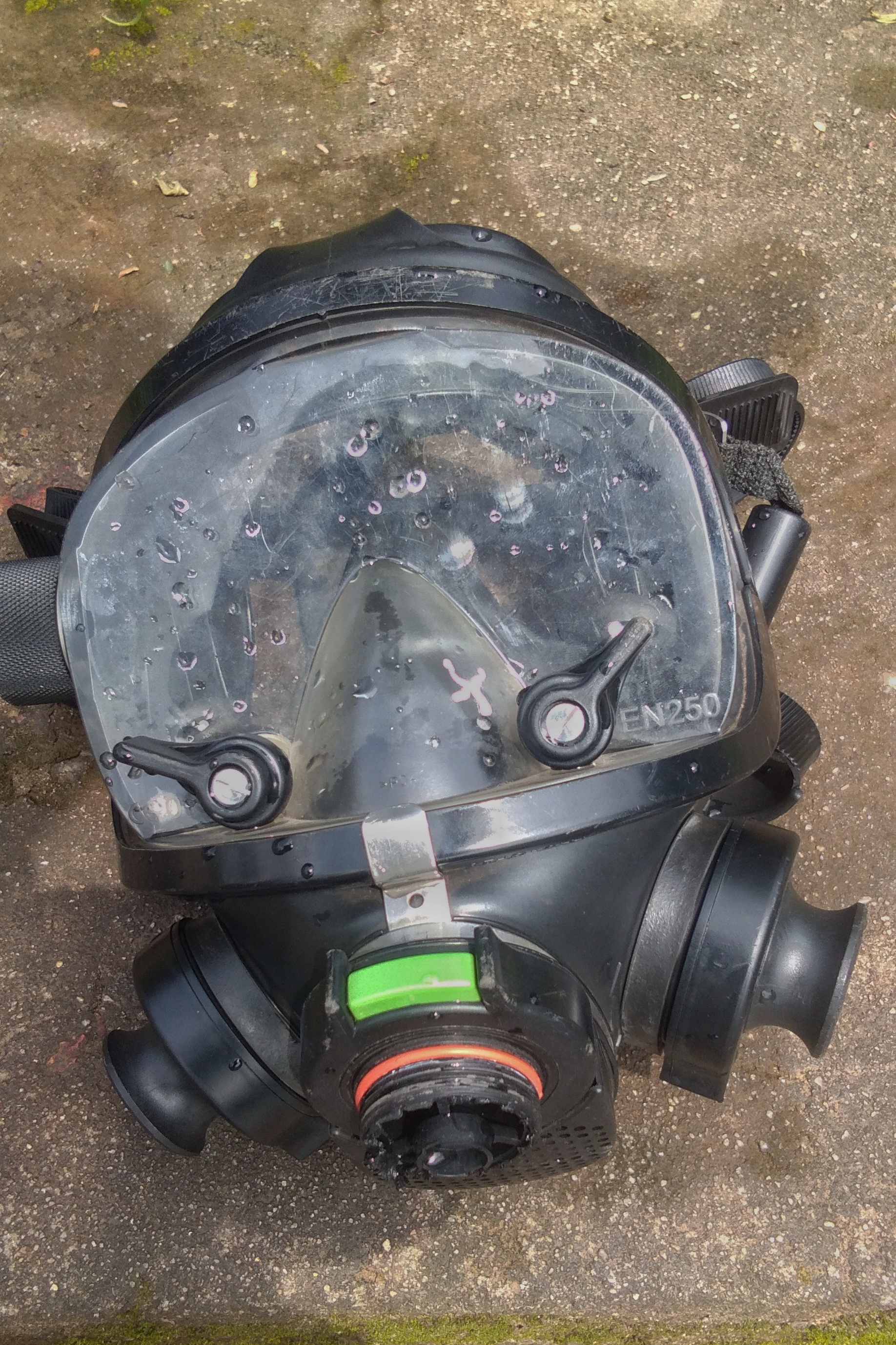 Full-face diving mask - Wikipedia