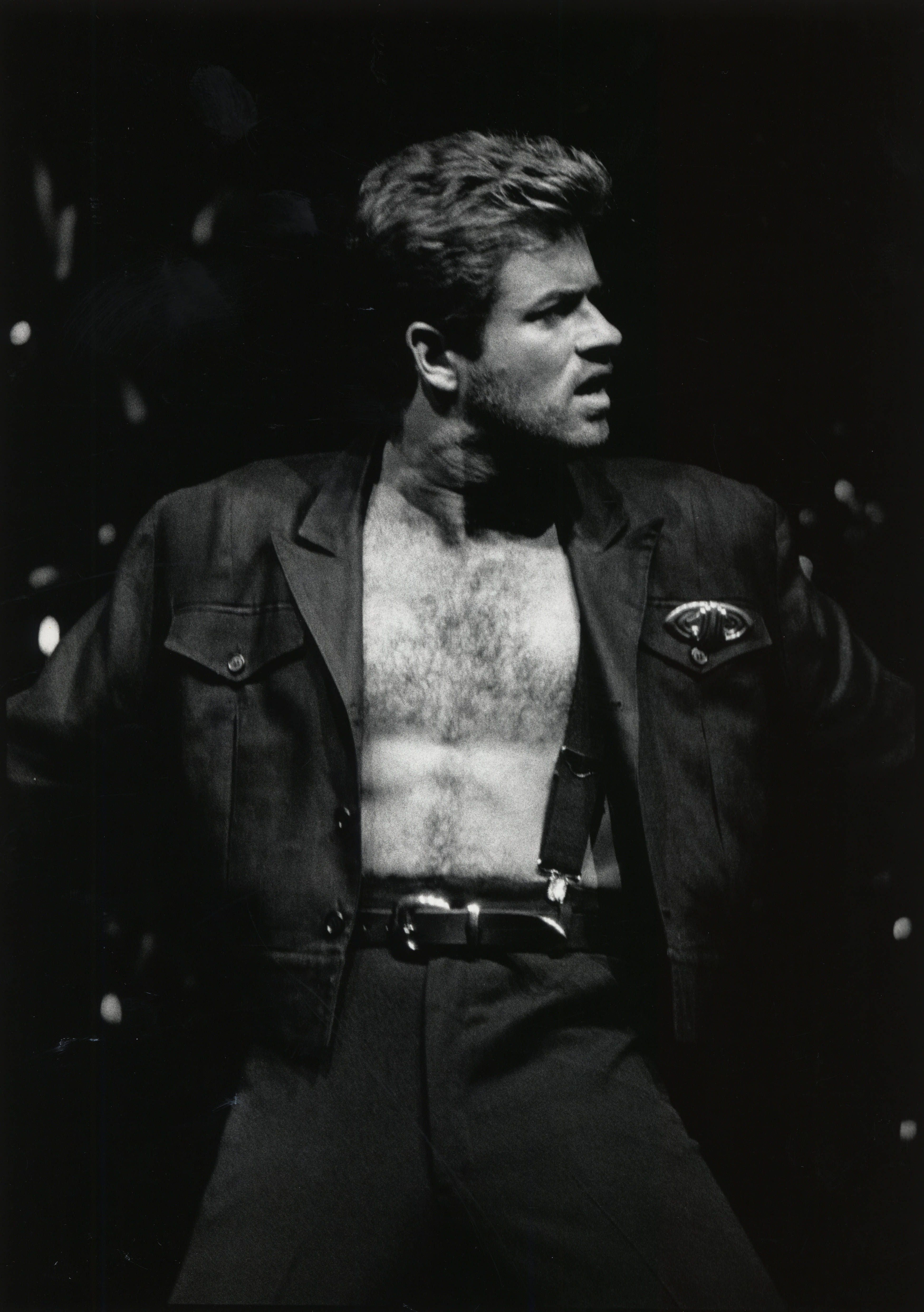 English: George Michael performing on stage during the Faith World Tour in 1988.