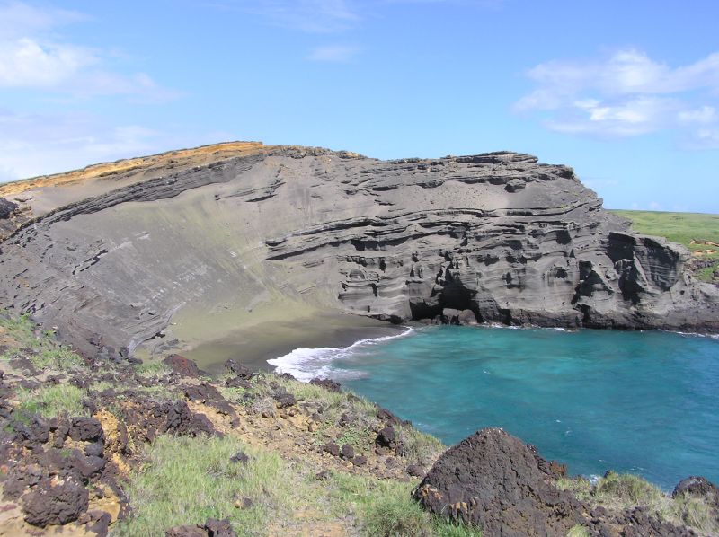 File:Green sand beach (111590242).jpg