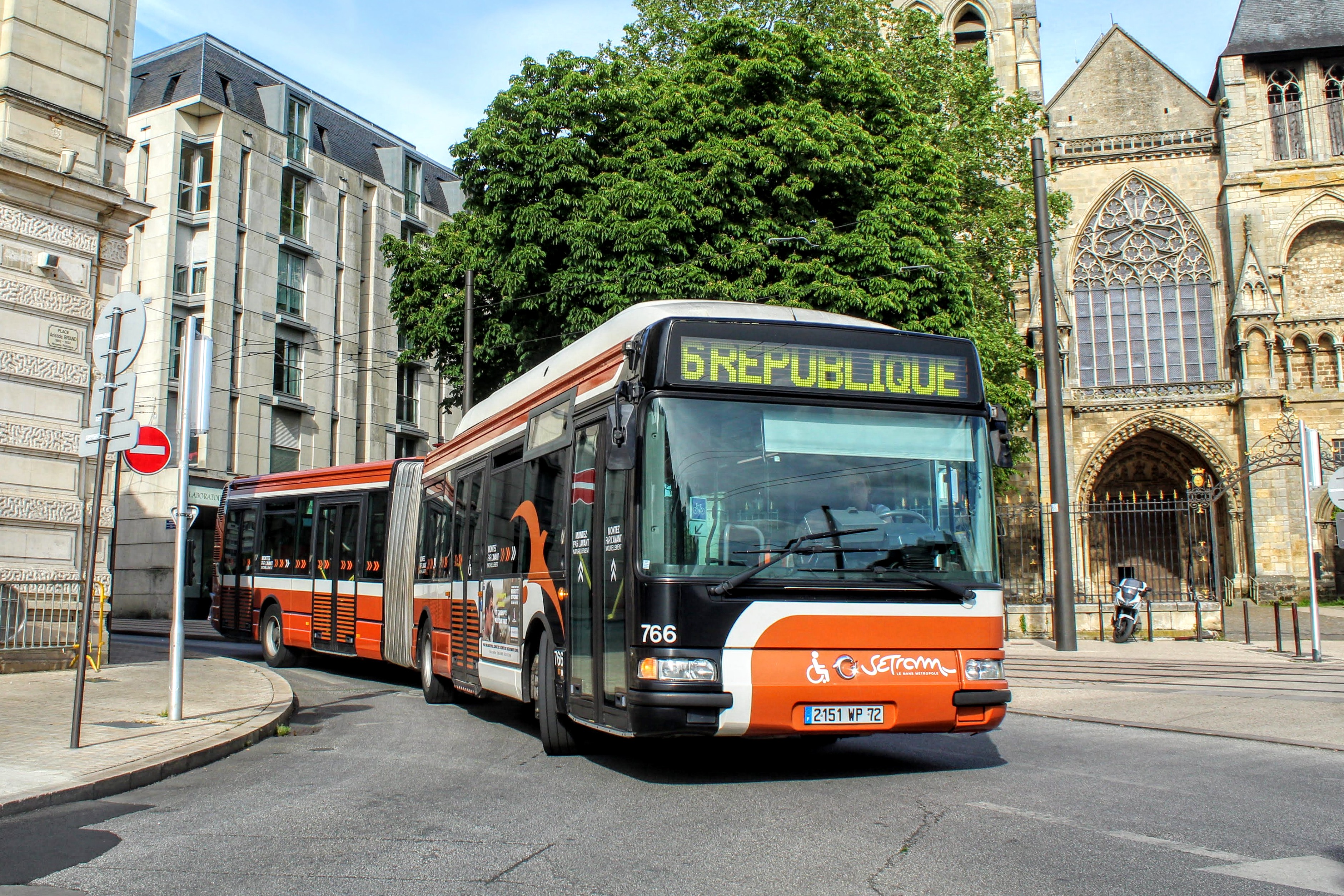 Улицы города Ле ман. Общественный транспорт transport en commun, 2009. Автобус Irisbus agora s. Irisbus Chassis agora.