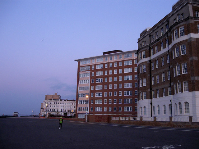 File:King's Esplanade - geograph.org.uk - 1142627.jpg