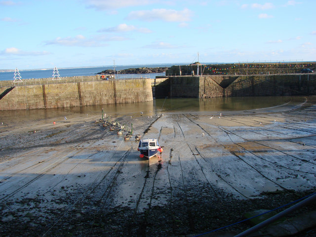 File:Mousehole Harbour - geograph.org.uk - 1631452.jpg